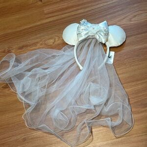 White Bridal Mouse Ears with Veil